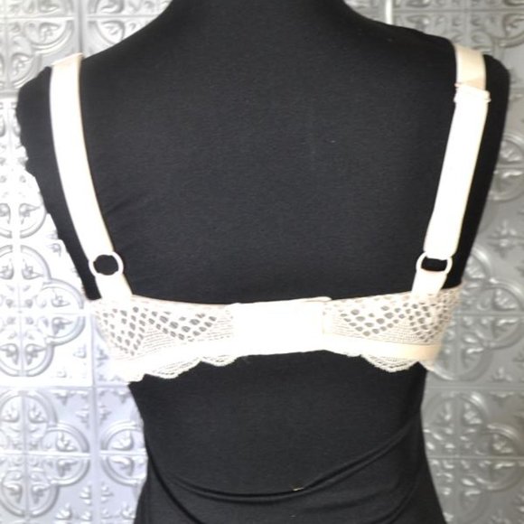 Body by Victoria's Secret Unlined Demi Lace Bra - Picture 2 of 2